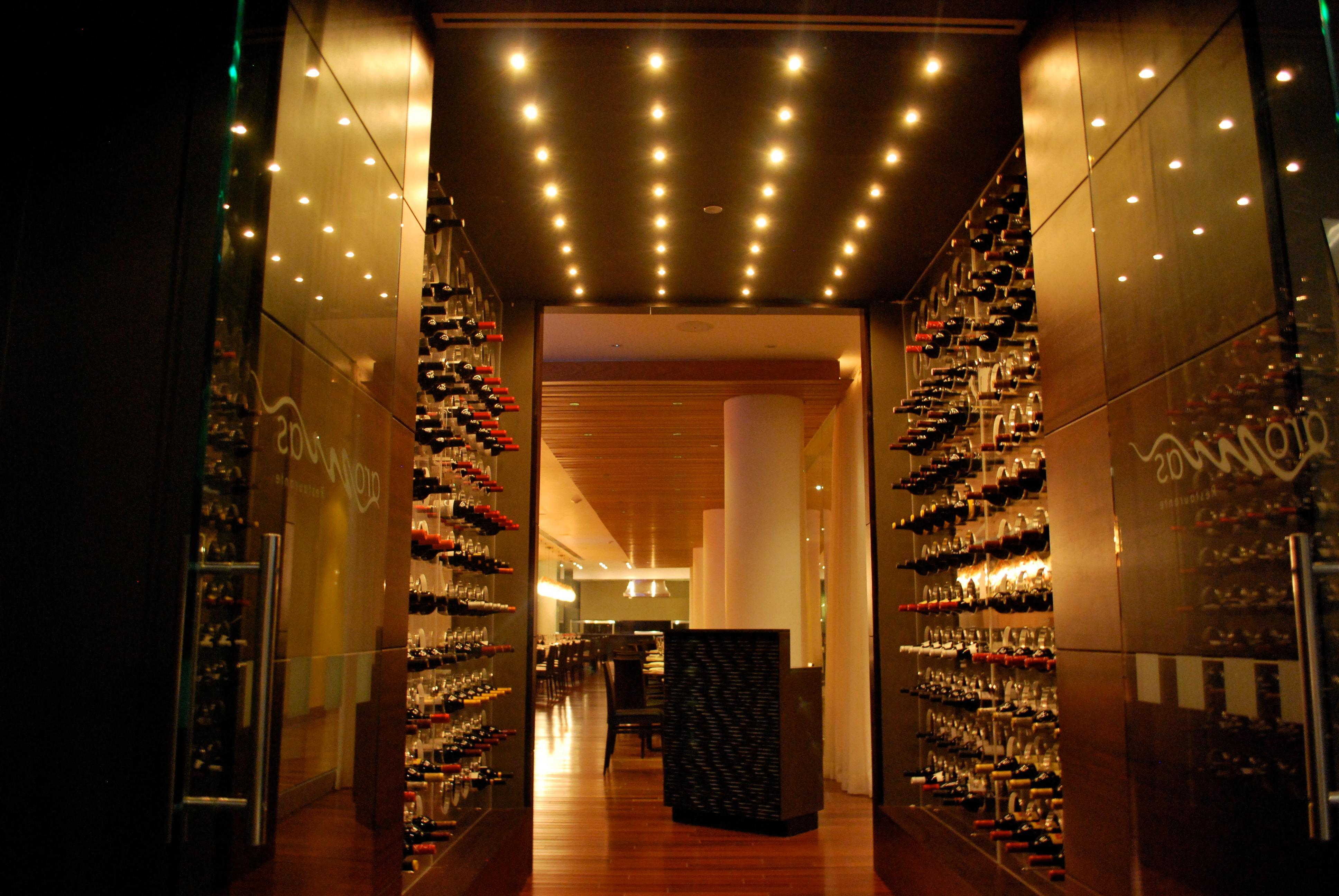 Holiday Inn Santo Domingo By Ihg Eksteriør bilde Wine cellar at the restaurant