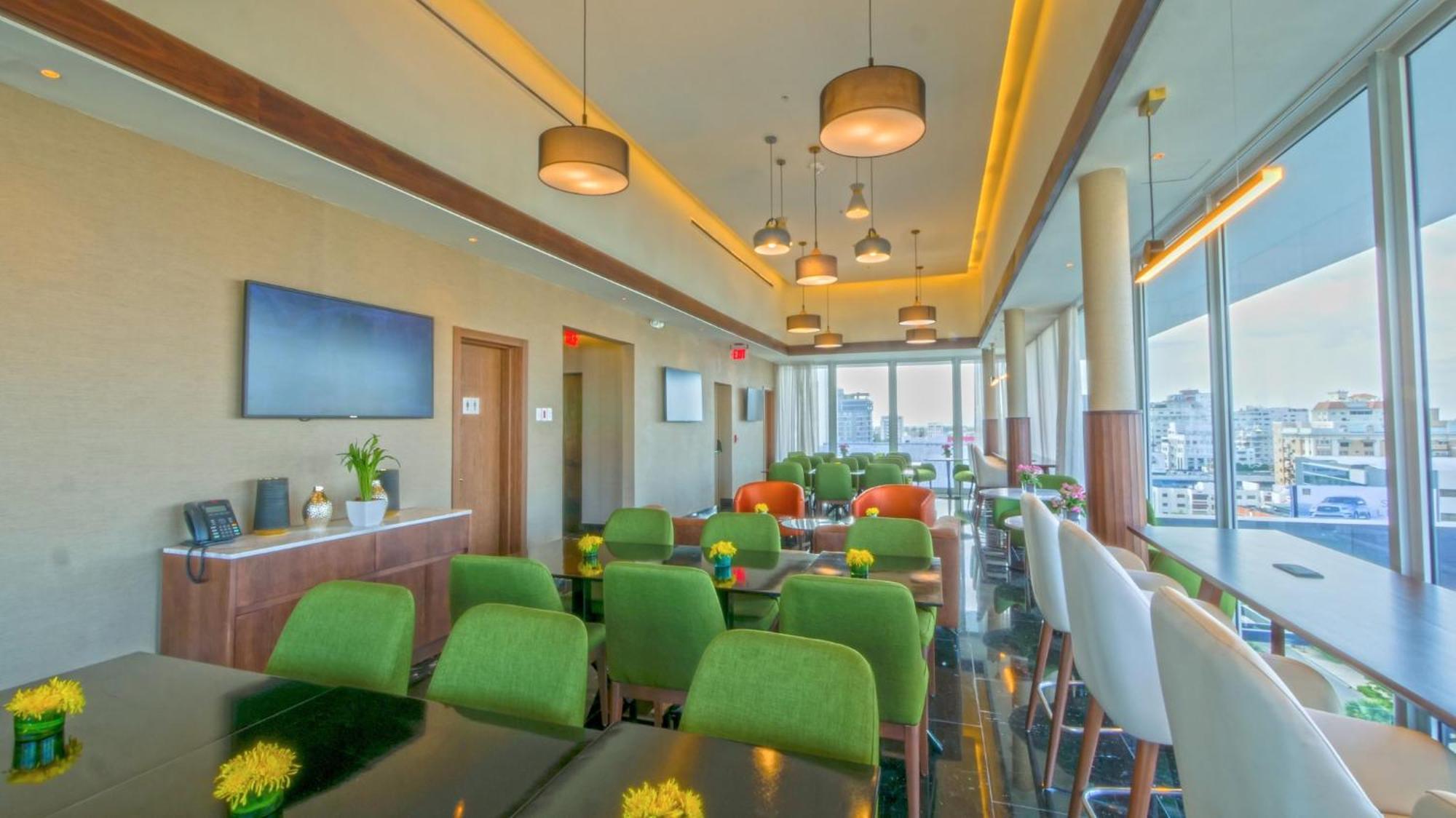 Holiday Inn Santo Domingo By Ihg Eksteriør bilde The lounge at the airport