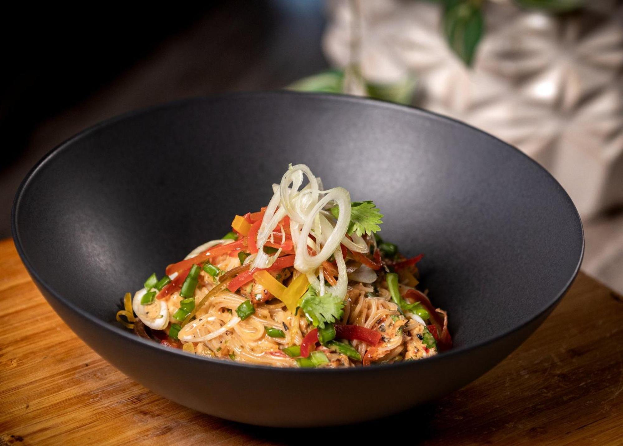 Holiday Inn Santo Domingo By Ihg Eksteriør bilde A bowl of Thai peanut chicken